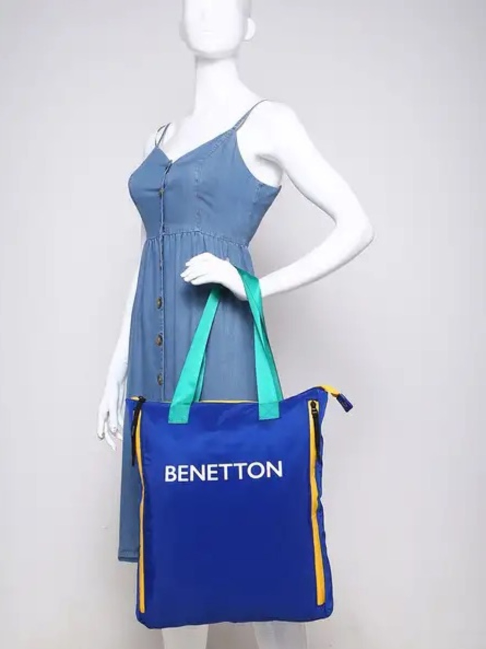 NWT United Colors Of Benetton Blue Sports/Utility Bag with laptop sleeve - Picture 2 of 3